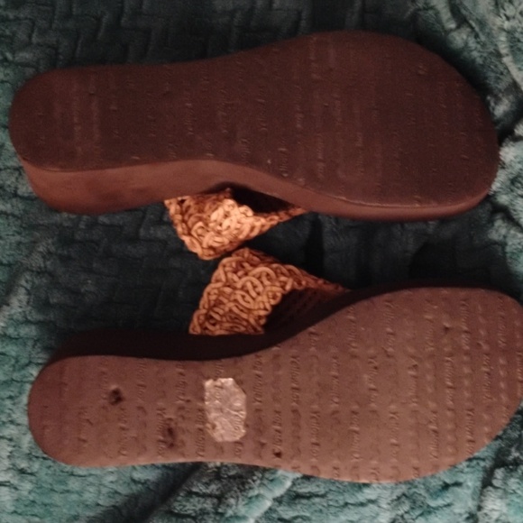 Yellow Box Boho Crochet Brown Flip-Flops - Picture 2 of 3